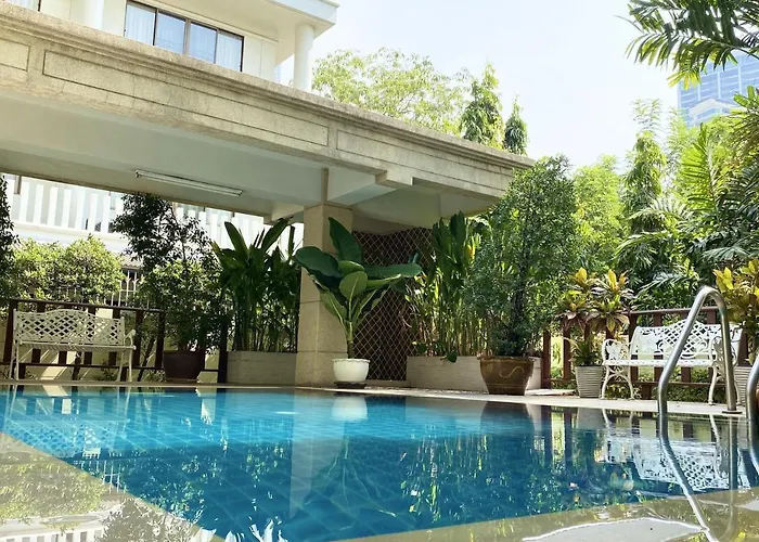 14 Place Sukhumvit Suites